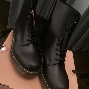 NEVER WORN DOC MARTENS